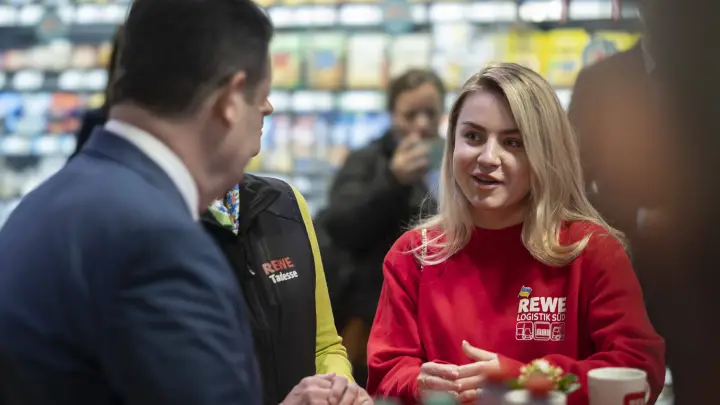 Нет, им не стыдно: Украинские попрошайки в Германии. Так они и живут