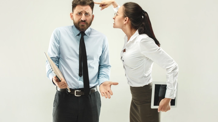 Золотую девочку разоблачили военкоры. Папа-мэр начал угрожать. Откуда деньги у Кати Фроловой?