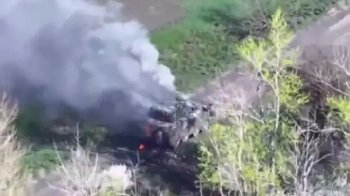 Появилось видео погони дрона за украинским БТР на Купянском направлении