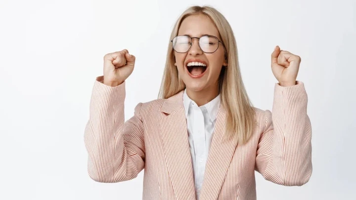 Банк впрягся по полной: Этого ждали все - покупатель впервые отстоял своё право на квартиру. Суд отказал обманутой пенсионерке