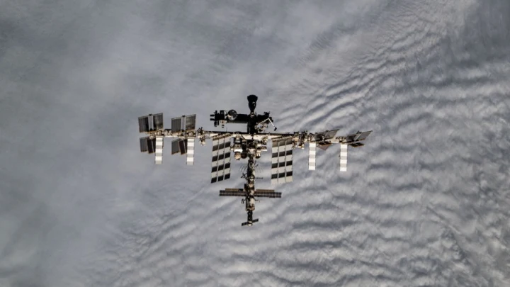 Американский Crew Dragon привёз русского на МКС. Стыковка прошла успешно