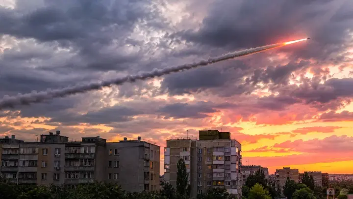 Россия не контролирует 450 000 кв км. Нужно объявлять новый набор. Работа и близко не начиналась