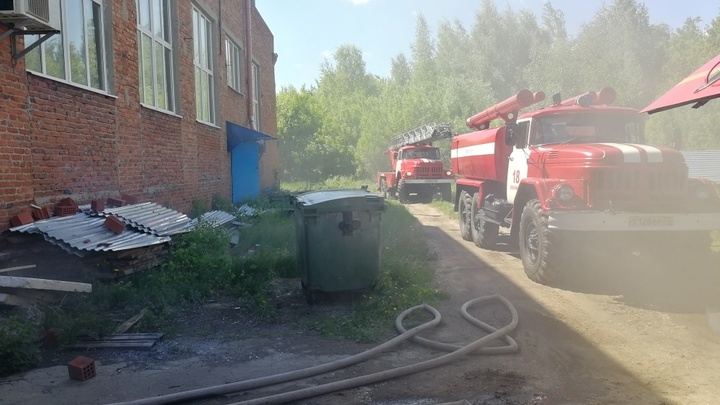Пожар на Вязниковском льнокомбинате тушили 22 сотрудника МЧС
