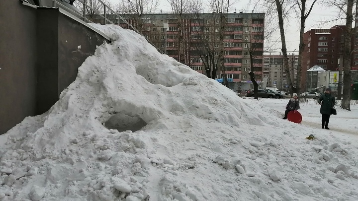 Жалобы подтвердились!: чиновники проверили, как убирают снег во дворах Челябинска