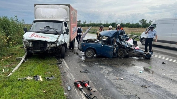 На трассе в Ростовской области произошла серьёзная авария. Есть жертвы