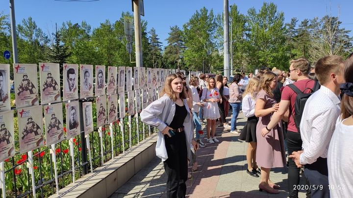Без масок и соблюдения дистанции: в гимназии Челябинска нарушили режим самоизоляции