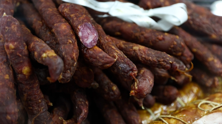 Удар по сердцу и почкам: Врач назвал три продукта, которые лучше исключить