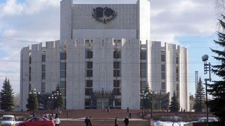 Челябинск накрыло зелёным снегом: В Сети гадают над причиной странного цвета осадков