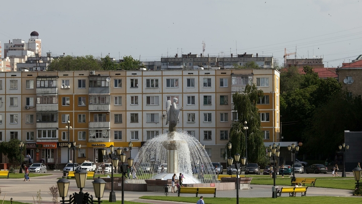 Обломки ракеты упали на крышу бизнес-центра в Белгороде - источник