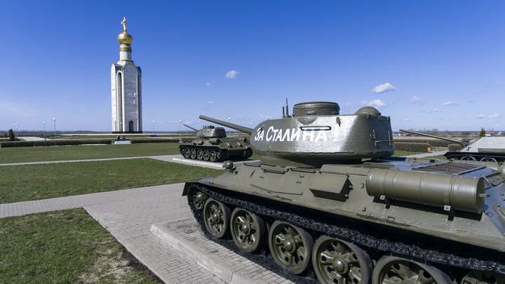 Эстония не пускает в страну русских из-за того, что уничтожает советский танк-памятник Т-34