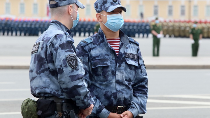 В Петербурге двое нерусских порезали администратора магазина