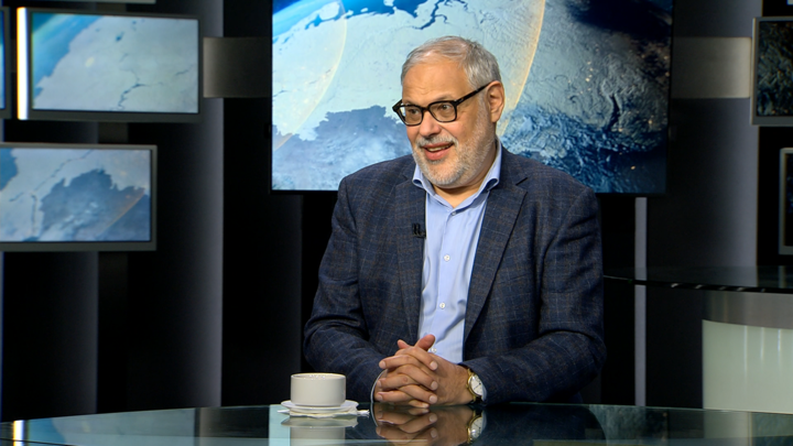 Русские дикари заткнули за пояс Европу: Хазин вспомнил неприличный анекдот в тему