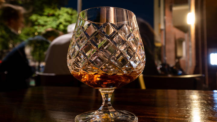 Врач рассказал, как снизить вред от алкоголя и чем его нельзя запивать