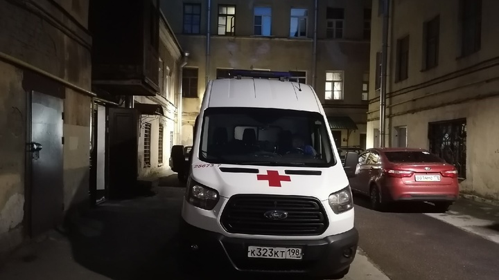 Больше 10 тысяч за неделю: в Петербурге пошла в гору заболеваемость COVID