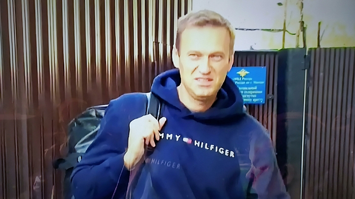 Разработчик Новичка дошёл до обвинений соратников Навального. Но сказать ему не дали