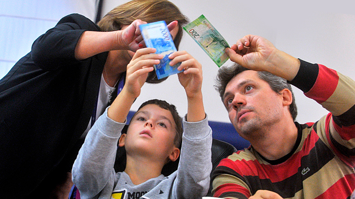 Обвал рубля – девальвация. Пронько оценил главный панический прогноз Нового года