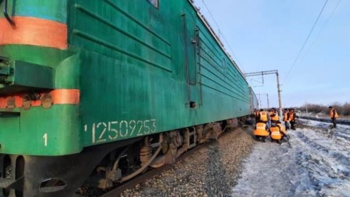 Локомотив сошел с рельсов в Челябинской области