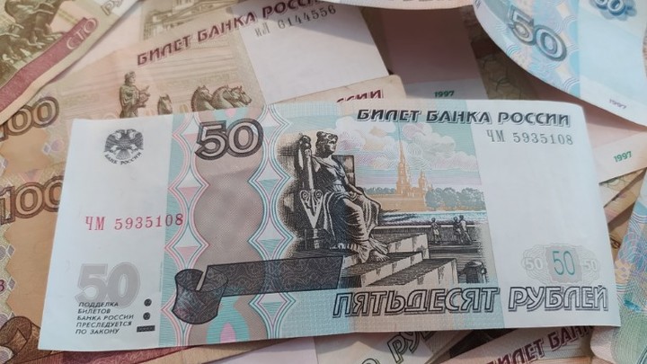 Аналитик Сыроваткин: Рубль упадёт, когда Запад ограничит цену на нефть