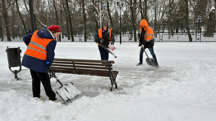 Из-за снегопадов в Ивановской области вырос спрос на дворников