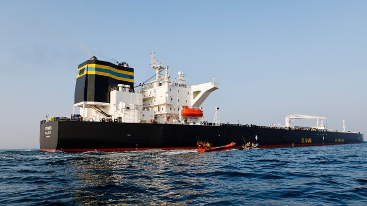 В санкциях нашлась лазейка размером с Грецию: Танкеры с русской нефтью по-прежнему идут в Европу