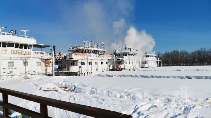 Пожар на сухогрузе в Борском районе потушили