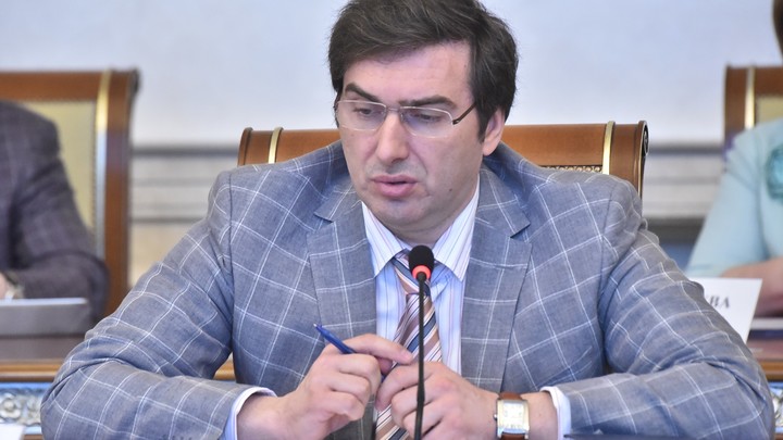 Глава Минздрава НСО прокомментировал запрет на высказывания врачей о ковиде