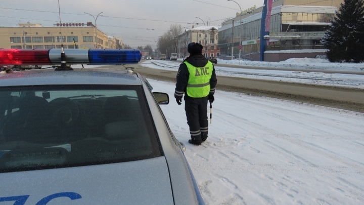 В ГИБДД напомнили о запрете на въезд большегрузов в Кемерово при снегопадах