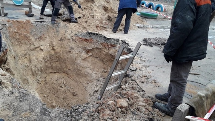 В Новой Каховке восстанавливают город после обстрелов
