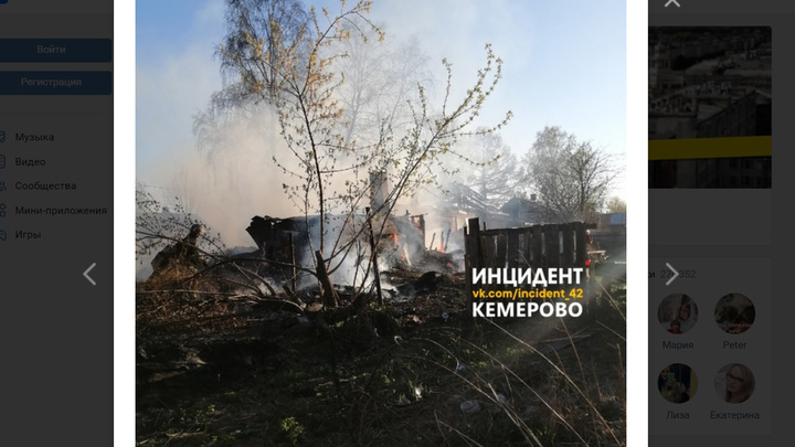 В Кемерове сгорел частный дом из-за горящей рядом мусорки