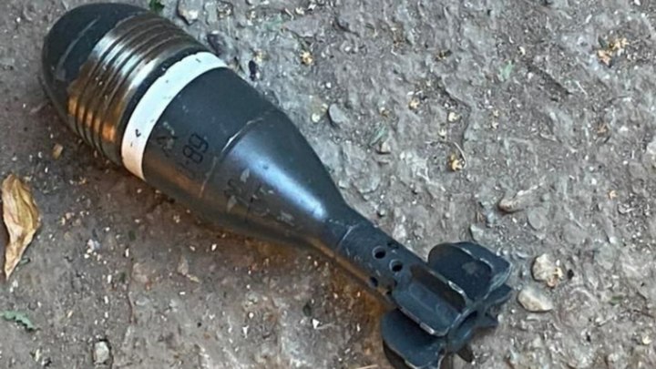 В Краснодаре рядом с мусорными баками нашли похожий на мину предмет