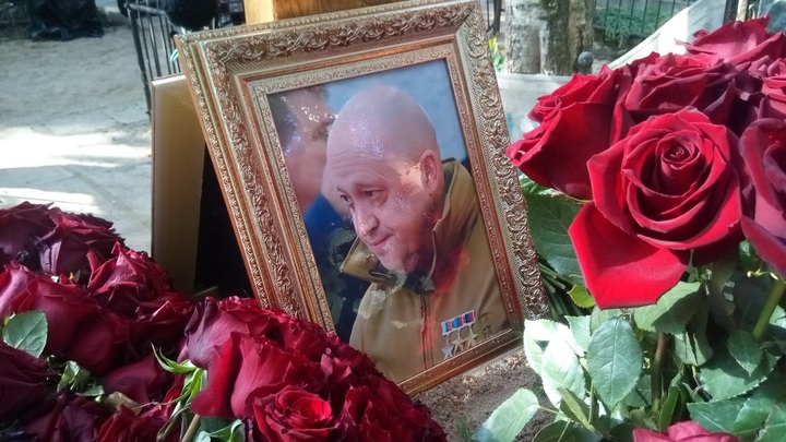 На могиле заговорили о двойнике Евгения Пригожина. Был повод