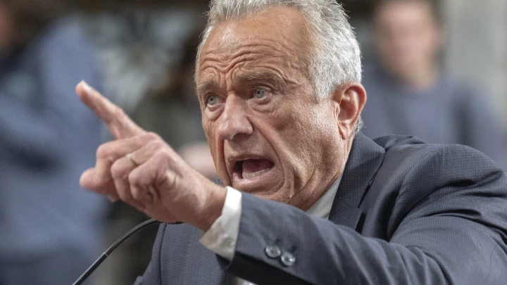 Никаких больше секретов: Лидер политического клана громит Биг Фарму. Дальше - больше