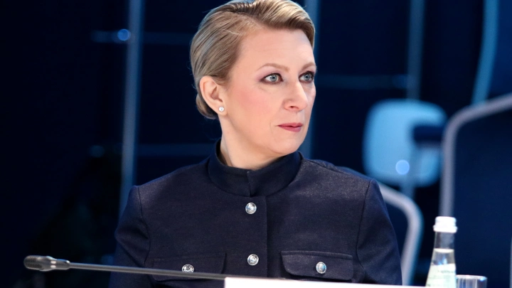 Захарова: вброс о посадке самолета фон дер Ляйен сделан из-за отчаяния