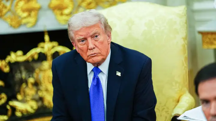 WSJ: Трамп выбрал «средний» вариант санкций против России из трёх предложенных WSJ: Трамп выбрал «средний» вариант санкций против России из трёх предложенных