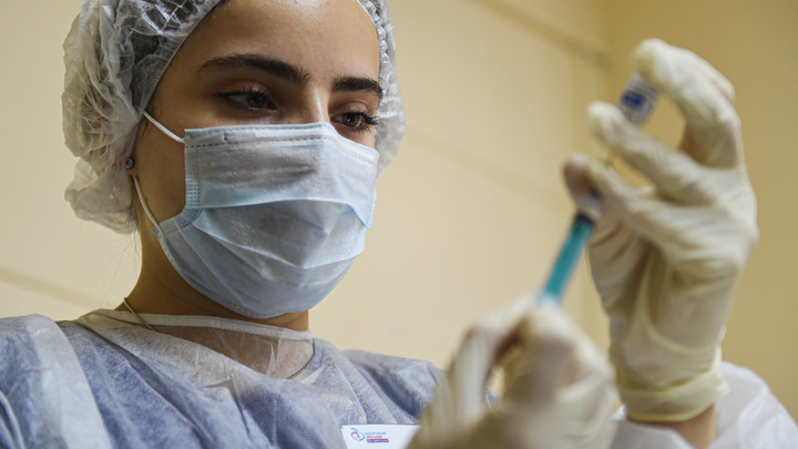 Экс-кремлёвский врач назвал абсолютное противопоказание к вакцинации