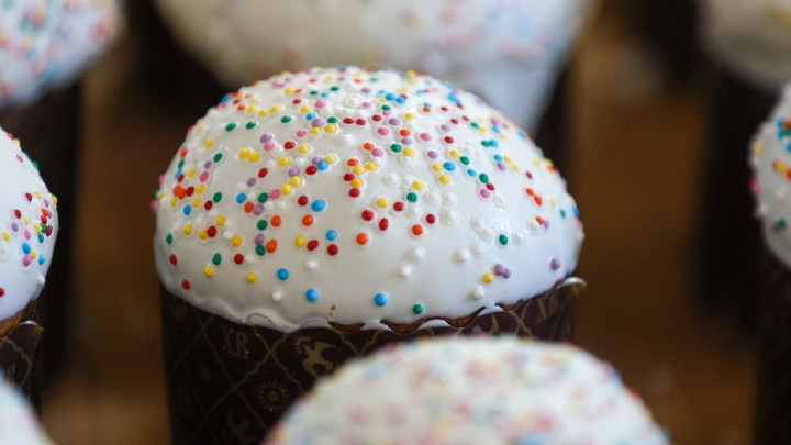 Шеф-повар Евгений Мещеряков дал рецепт идеальной глазури для кулича