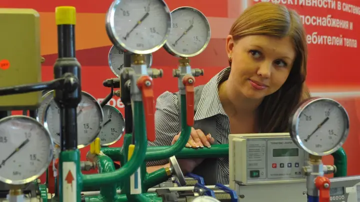 Минстрой напомнил, кто должен платить за ремонт коммуникаций в квартире