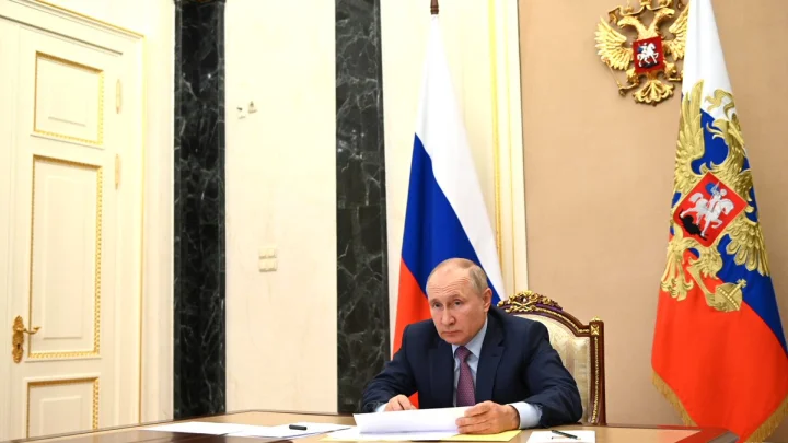 До встречи с Трампом — сутки. В России начался переполох: Путин собрал высшее руководство на срочное совещание