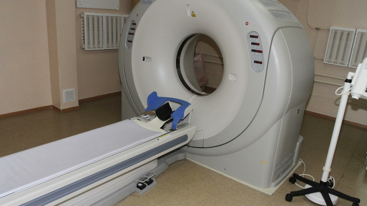 Поводом для обысков в челябинском Минздраве могли стать дорогие томографы