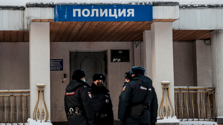 Жительницу Екатеринбурга грубо выставили из отдела полиции, когда она хотела поменять паспорт