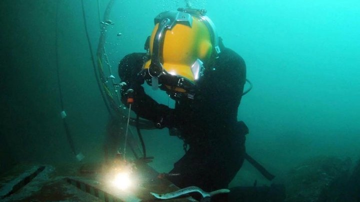 На глубине и зимой, и летом: За водоёмами Москвы следят три водолазные службы
