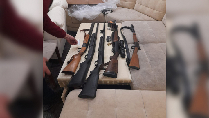 В Новосибирске задержали мужчин, устроивших стрельбу в квартире