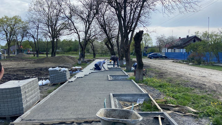 В Белореченском районе благоустройство парка идёт с опережением сроков