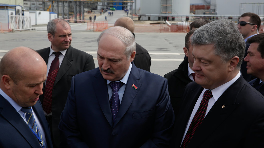 Лукашенко напомнил Порошенко, с русскими и белорусами надо жить в мире Лукашенко напомнил Порошенко, с русскими и белорусами надо жить в мире