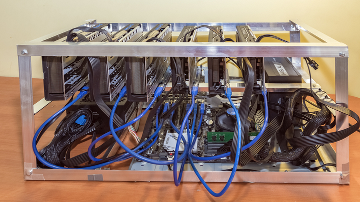 Из Казахстана в РФ незаконно пытались вывезти оборудование для майнинга