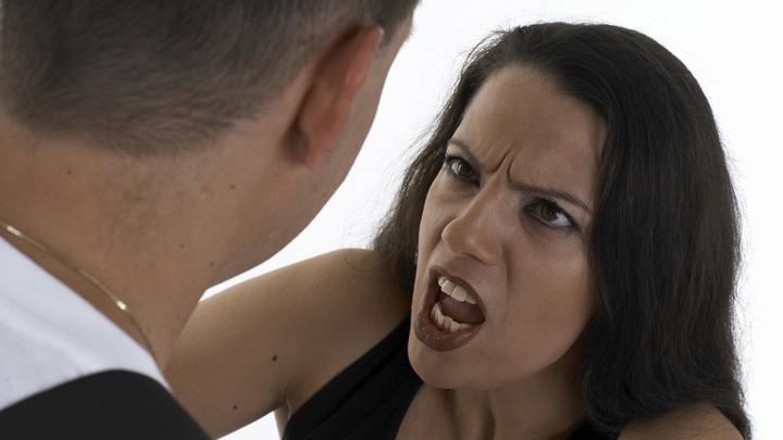 Не кричи, мы тут одну уже прикопали: Мигранты устроили засаду, чтобы поймать девушку у реки