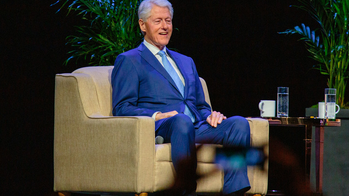 Новый секс-скандал с экс-президентом США: На Клинтона указала одна из жертв