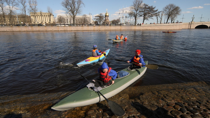 Во время тренировки по гребле 10-летней спортсменке из Петербурга оторвало часть пальца