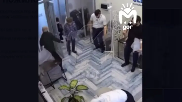 Mash Gor: В больнице Чечни пациенты с капельницами встали при виде пожилого