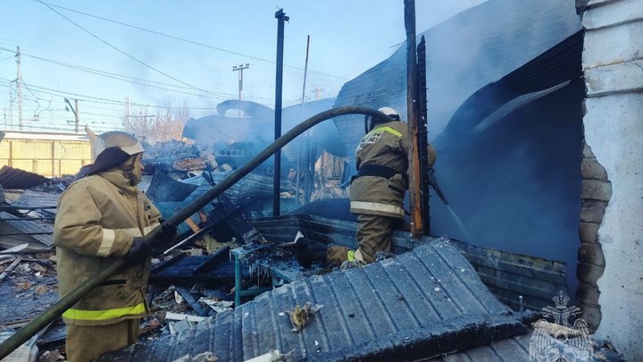 В ГУ МЧС по Самарской области сообщили о ликвидации крупного пожара в Кинеле